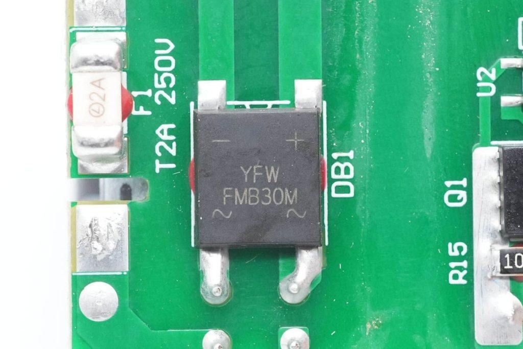 倍仕達(dá)33W 1A1C數(shù)顯快充充電器K02 FMSB30M(佑風(fēng)微)